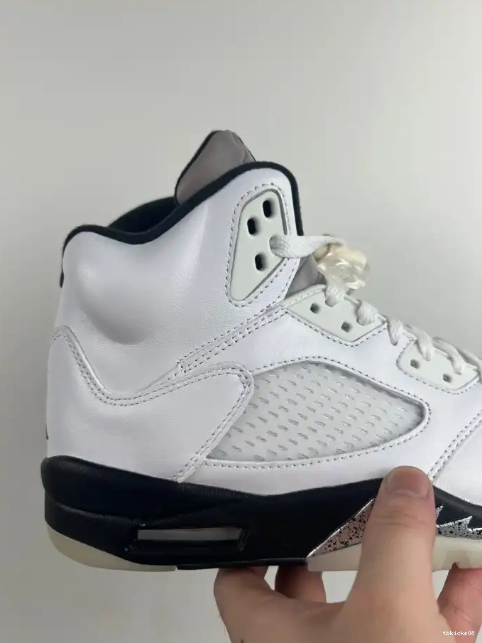 Rep TBkick JORDAN 'WHITE RETRO BLACK' DD0587-110 5 AIR 0420